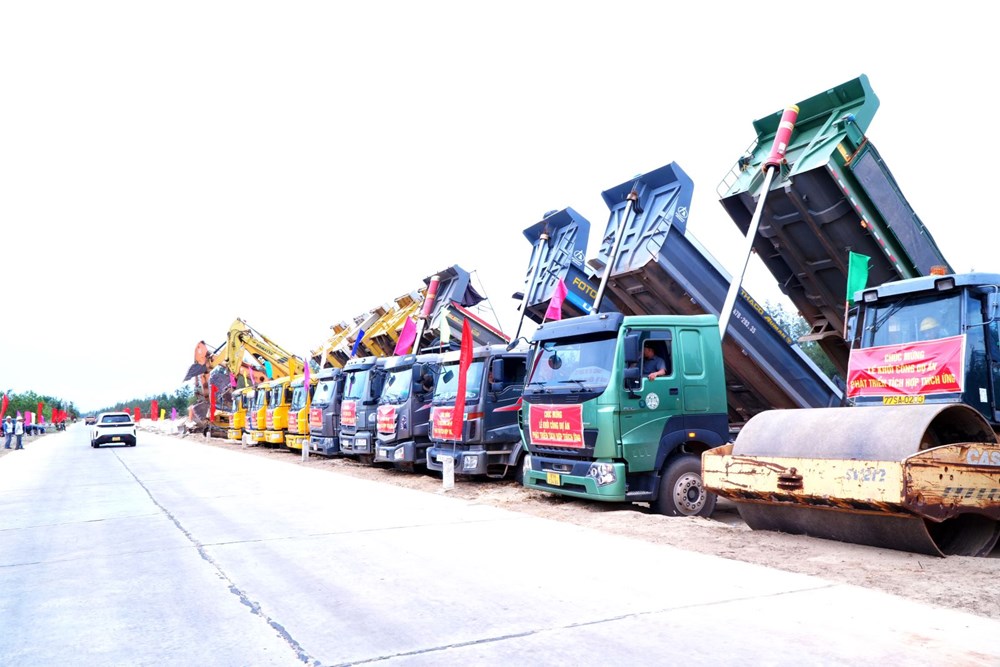 Gia Lai đồng loạt khởi công xây dựng các dự án với vốn đầu tư hàng chục nghìn tỉ đồng - ảnh 2