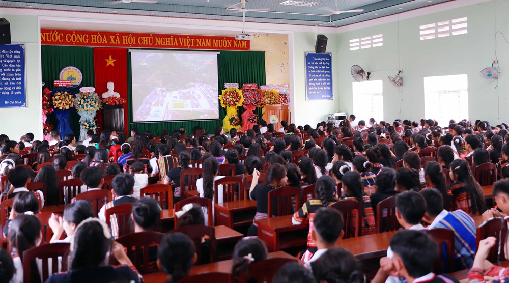 Hơn 734.000 học sinh Gia Lai nô nức bước vào năm học mới - ảnh 4