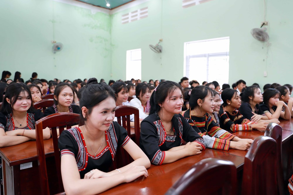 Hơn 734.000 học sinh Gia Lai nô nức bước vào năm học mới - ảnh 6
