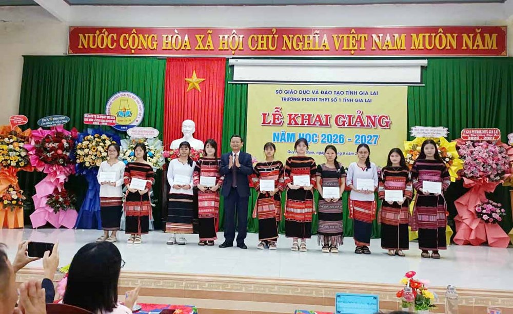 Hơn 734.000 học sinh Gia Lai nô nức bước vào năm học mới - ảnh 8