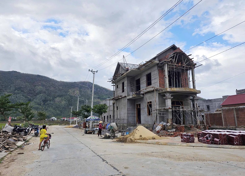 Đẩy nhanh tiến độ tái định cư vùng thiên tai núi Cấm trước cao điểm mưa lũ - ảnh 1