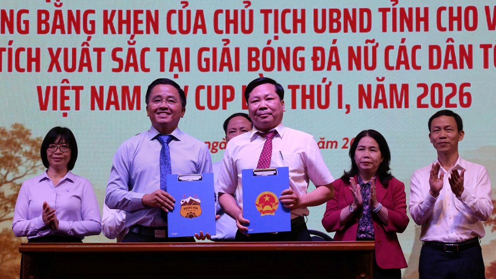 Chuyển giao đội bóng đá nữ Đăk Đoa sang CLB Hoàng Anh Gia Lai - ảnh 2