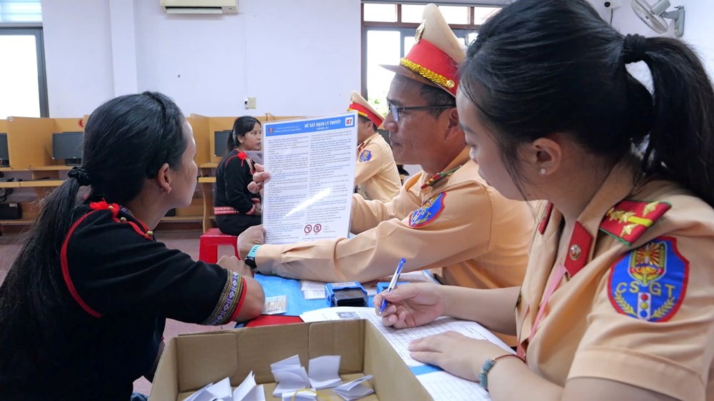 Linh hoạt để người dân vùng khó có giấy phép lái xe - ảnh 1