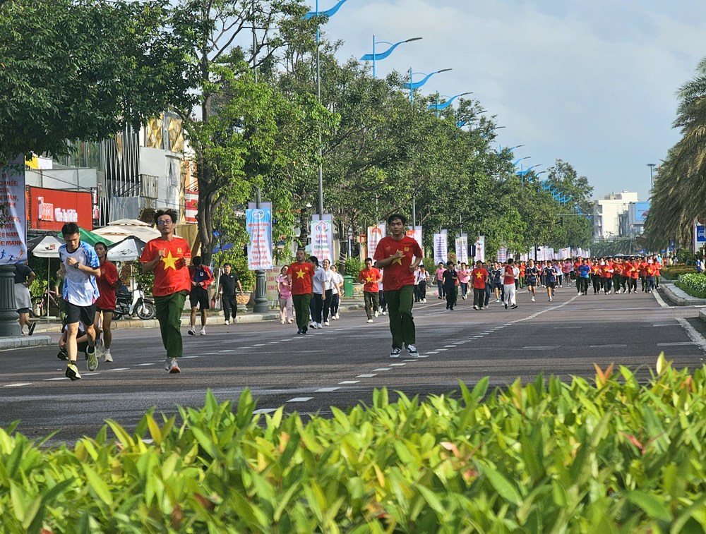 Gia Lai: Gần 3.000 người tham gia chạy bộ hưởng ứng vì một Việt Nam khỏe mạnh, phồn vinh - ảnh 7