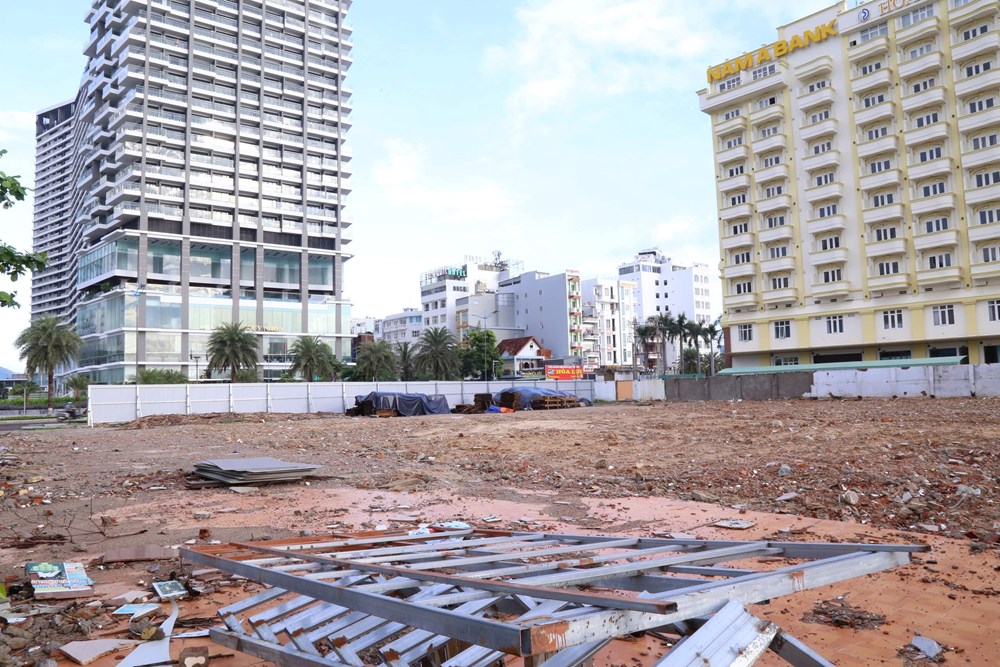 Khách sạn “án ngữ” trước biển Quy Nhơn, sau tháo dỡ sẽ thành công viên - ảnh 3
