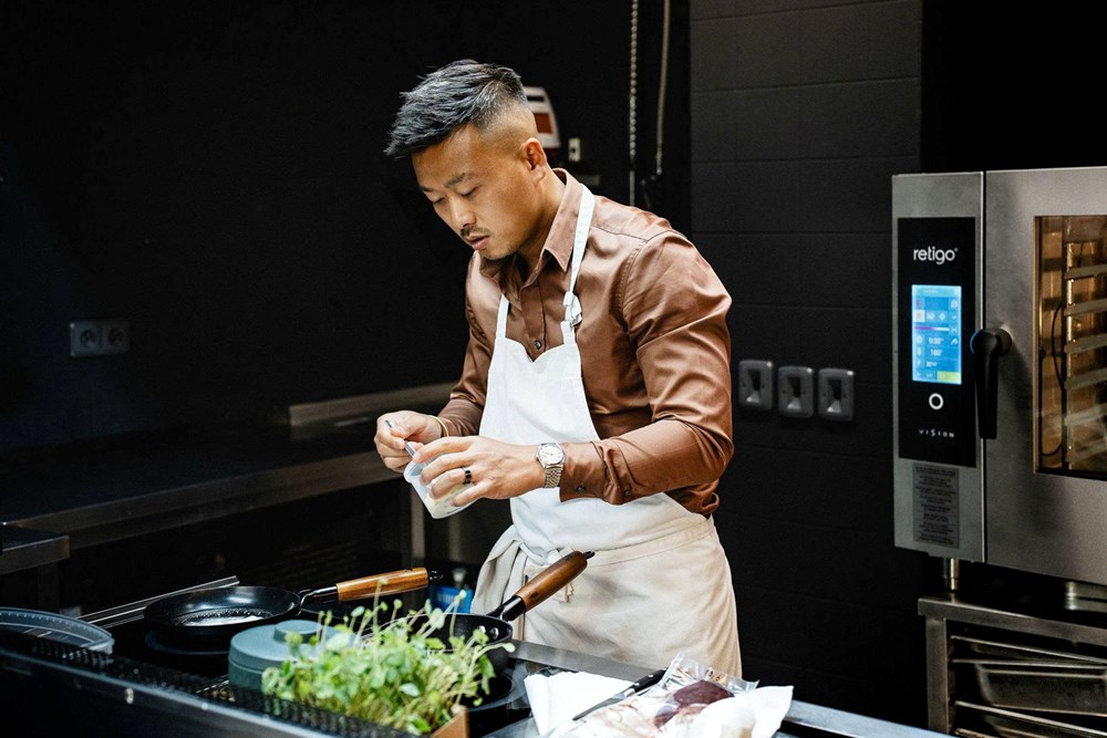 Đầu bếp gốc Việt đầu tiên đạt sao Michelin tại Cộng hòa Séc - ảnh 1