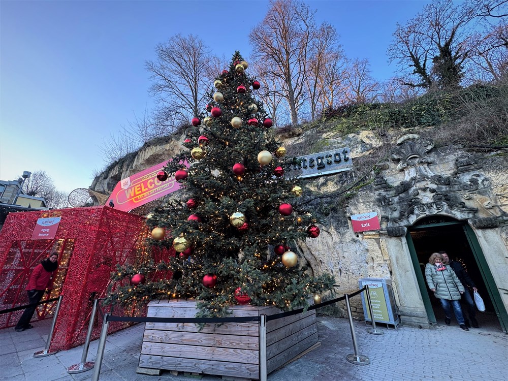 Đón Giáng sinh trong hang động và trên phố cổ miền Nam Hà Lan - ảnh 2