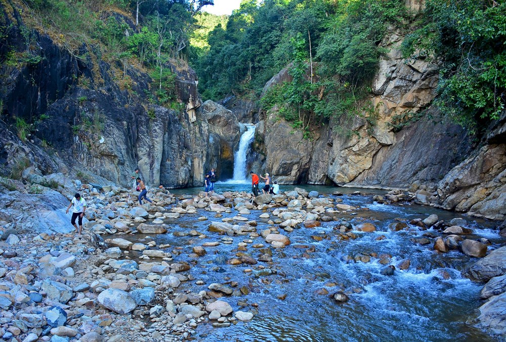 Theo gió lên Khe Sanh, thêm yêu miền biên viễn Tổ quốc - ảnh 1