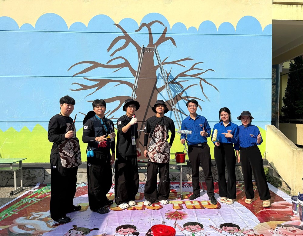 Trường Đại học Quốc gia Gyeongkuk giao lưu văn hóa, giáo dục tại Trường Tiểu học Lộc Ninh - ảnh 1