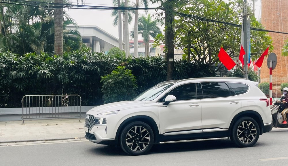 Dịch vụ thuê “đưa người và xe về tận nhà” nở rộ dịp cuối năm - ảnh 1