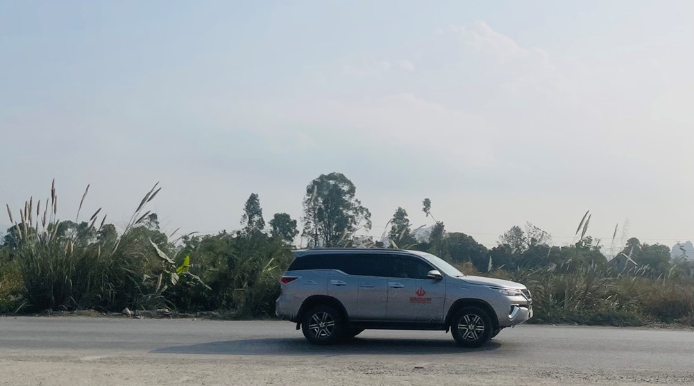 Vé máy bay tăng cao, người dân “quay xe” đi tàu hỏa hoặc xe ghép - ảnh 1