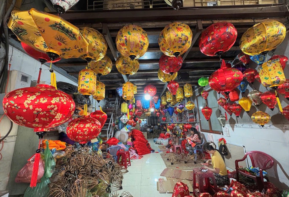 Tất bật mùa đèn lồng Hội An những ngày cận Tết - ảnh 5