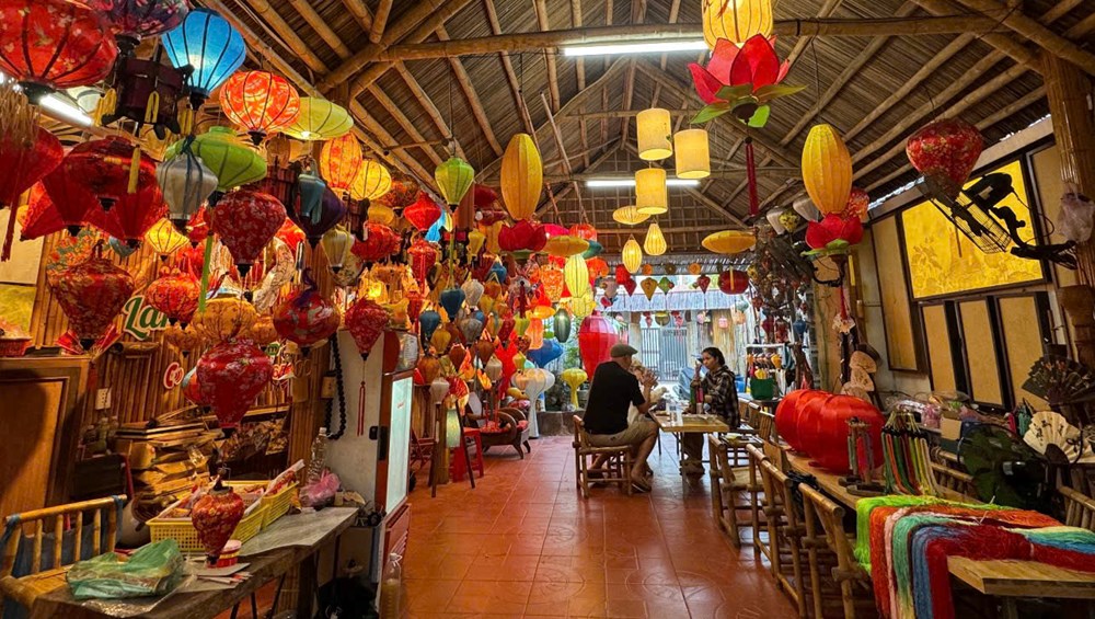 Tất bật mùa đèn lồng Hội An những ngày cận Tết - ảnh 1