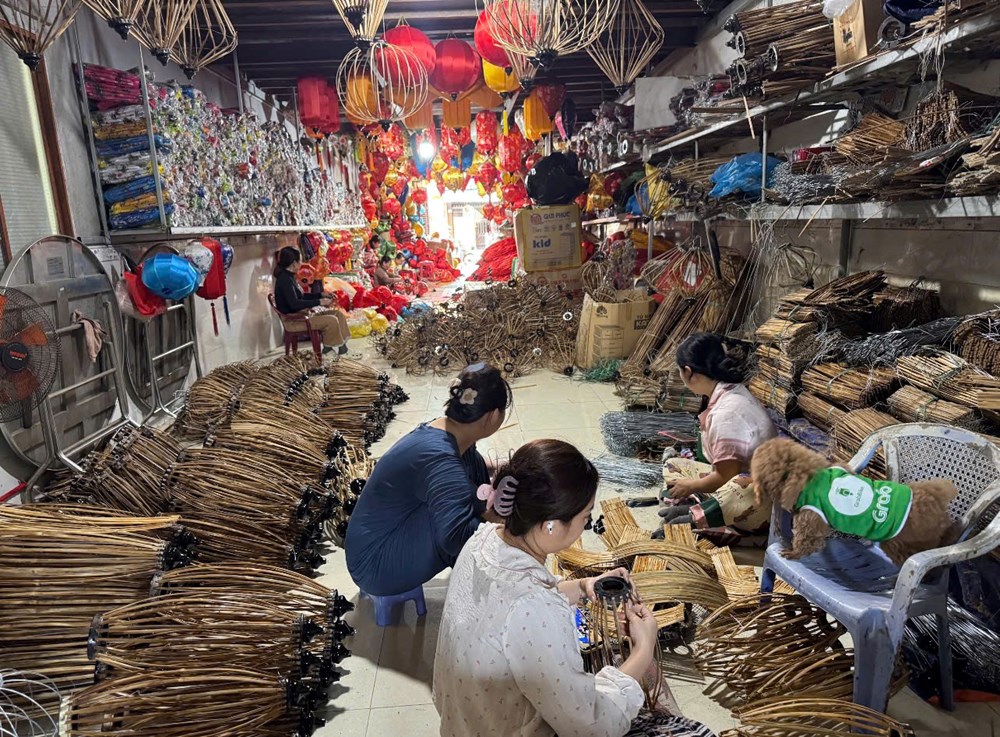 Tất bật mùa đèn lồng Hội An những ngày cận Tết - ảnh 9