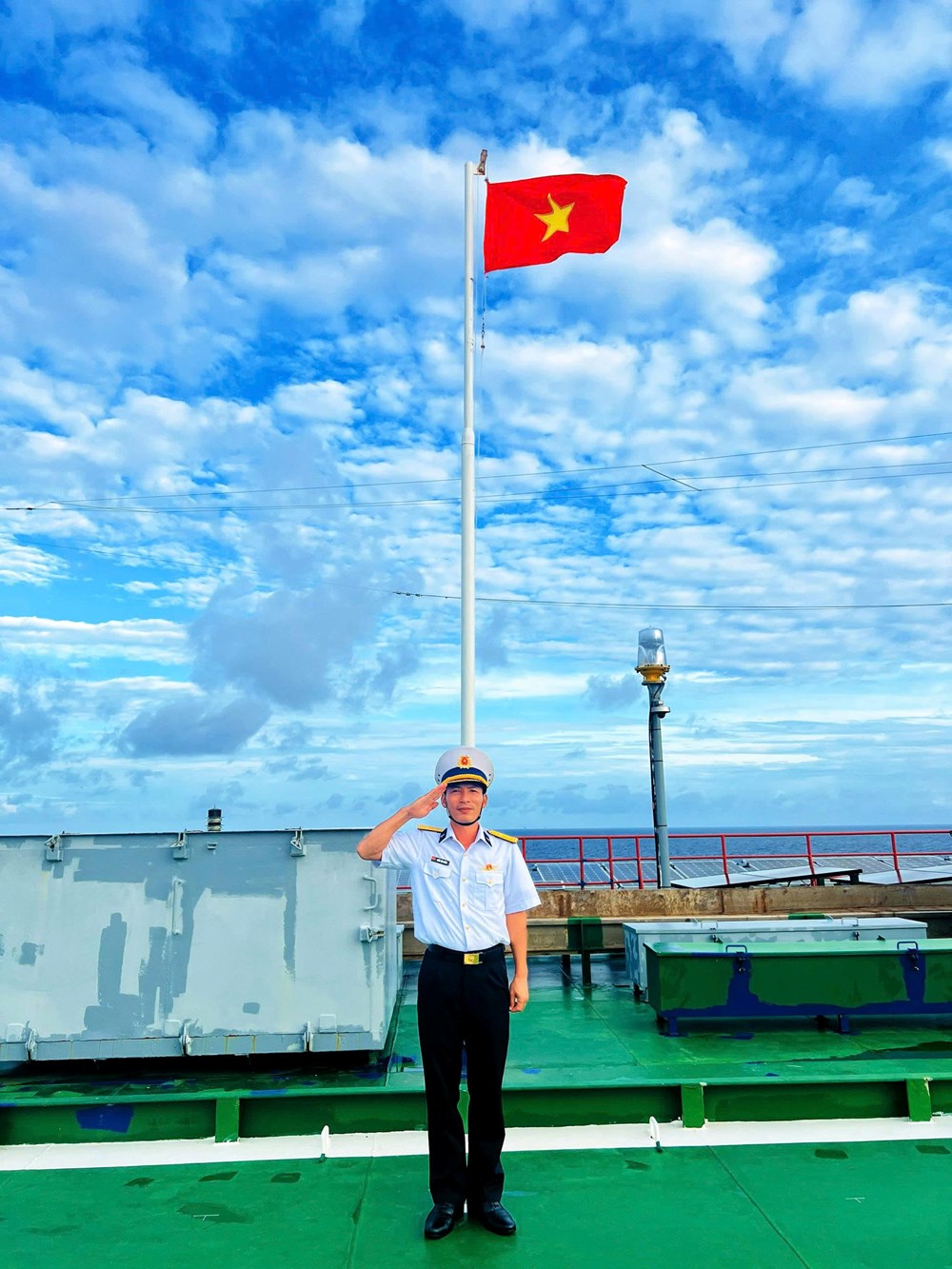 Bí thư chi bộ Trần Văn Đông - người giữ vững niềm tin giữa trùng khơi - ảnh 1