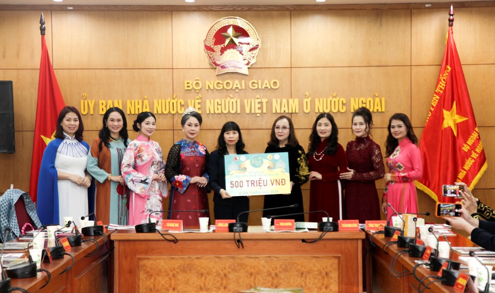 Áo dài Việt lan tỏa từ châu Âu về quê hương - ảnh 2