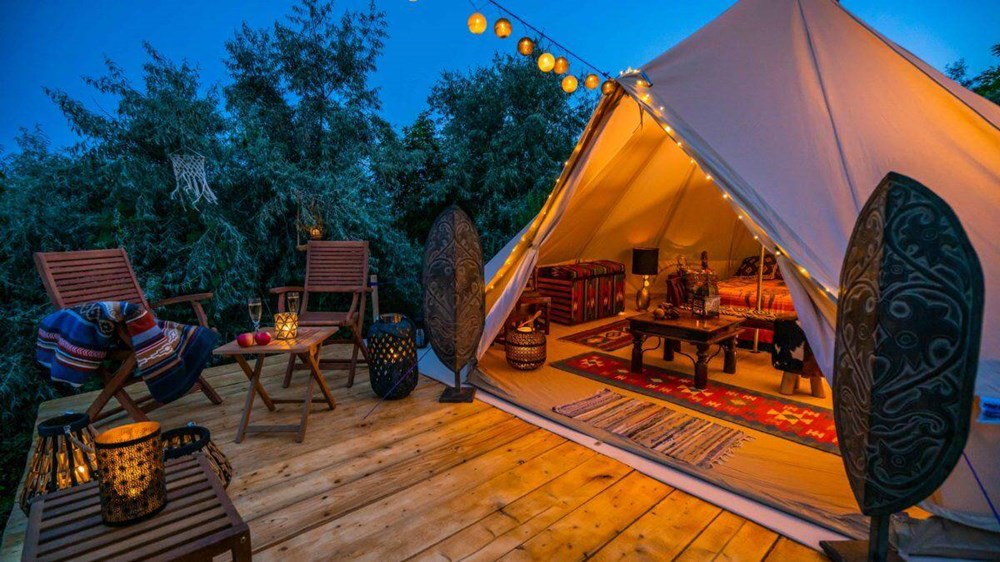 Vì sao glamping hẻo lánh hút khách dịp Valentine và Tết 2026? - ảnh 1