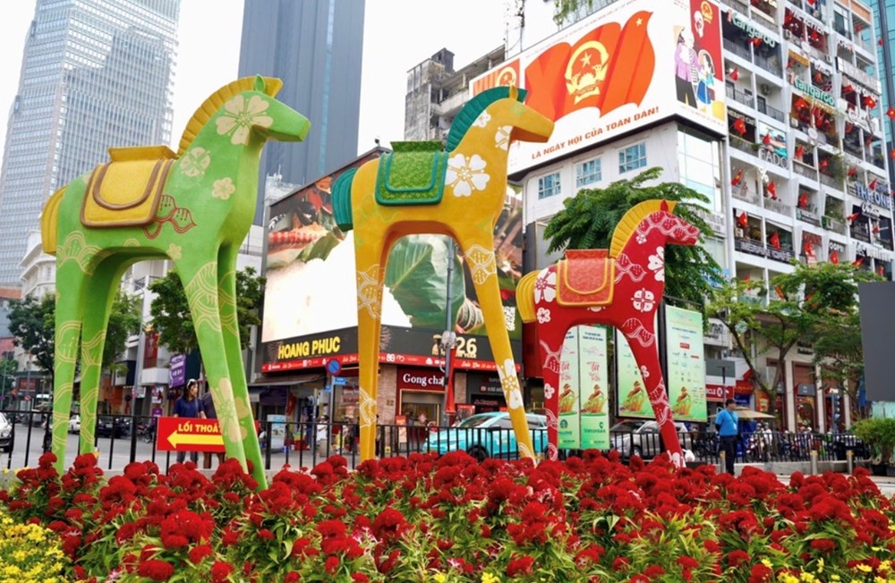 Mở cửa đường hoa Nguyễn Huệ tối 15.2, TP.HCM bừng sáng với AI và AR - ảnh 3