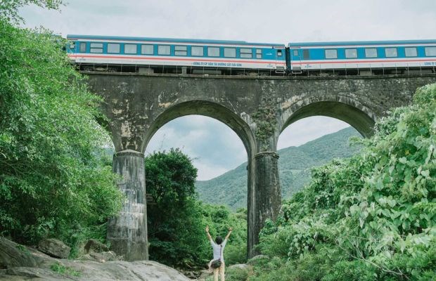 Ngắm cảnh đèo Hải Vân từ tàu hỏa chất lượng cao: hành trình “chậm mà chất” - ảnh 4