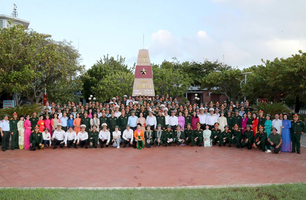 Đoàn công tác Bộ Quốc phòng thăm Trường Sa, nhà giàn DK1 - ảnh 3