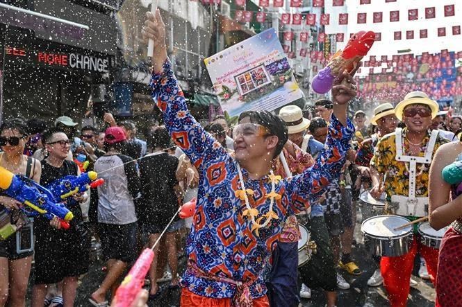 Lễ hội Songkran 2026: Những khoảnh khắc bùng nổ mùa té nước - ảnh 3