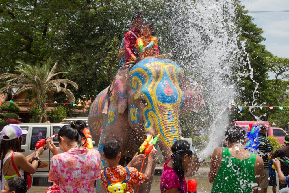 Lễ hội Songkran 2026: Những khoảnh khắc bùng nổ mùa té nước - ảnh 6