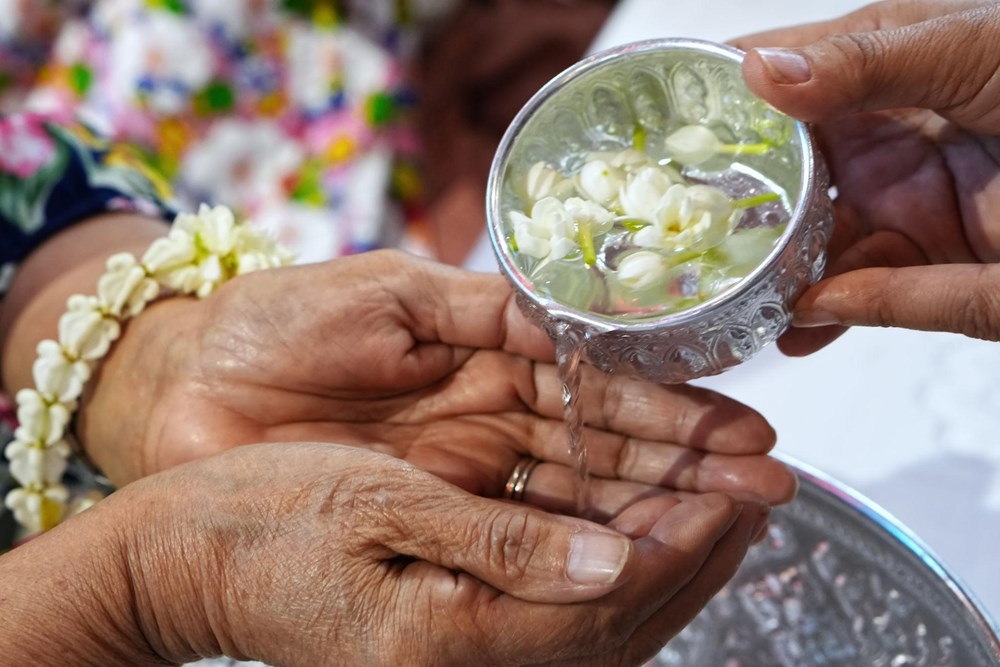 Lễ hội Songkran 2026: Những khoảnh khắc bùng nổ mùa té nước - ảnh 5