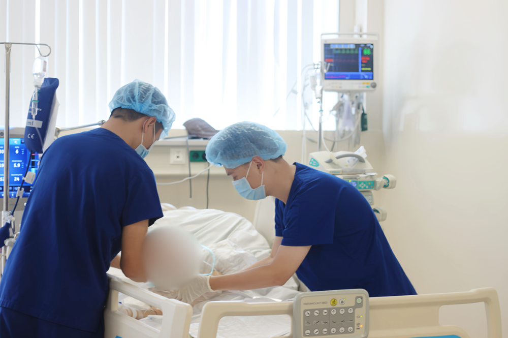 Vinmec Phú Quốc cứu sống bé trai Trung Quốc đuối nước ngưng tim 7 phút  - ảnh 1