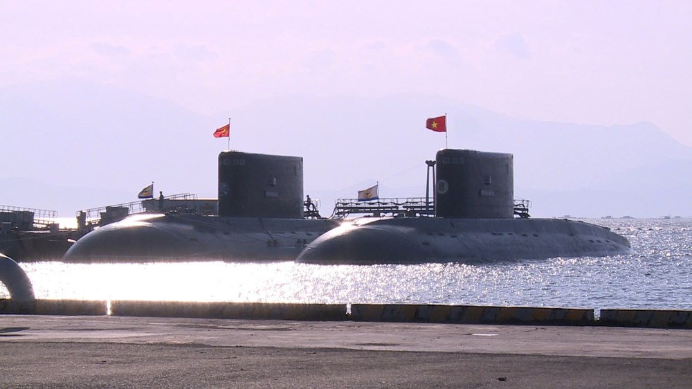  Đọc sách giữa lòng biển sâu: Chuyện “rất đời” của lính tàu ngầm - ảnh 2