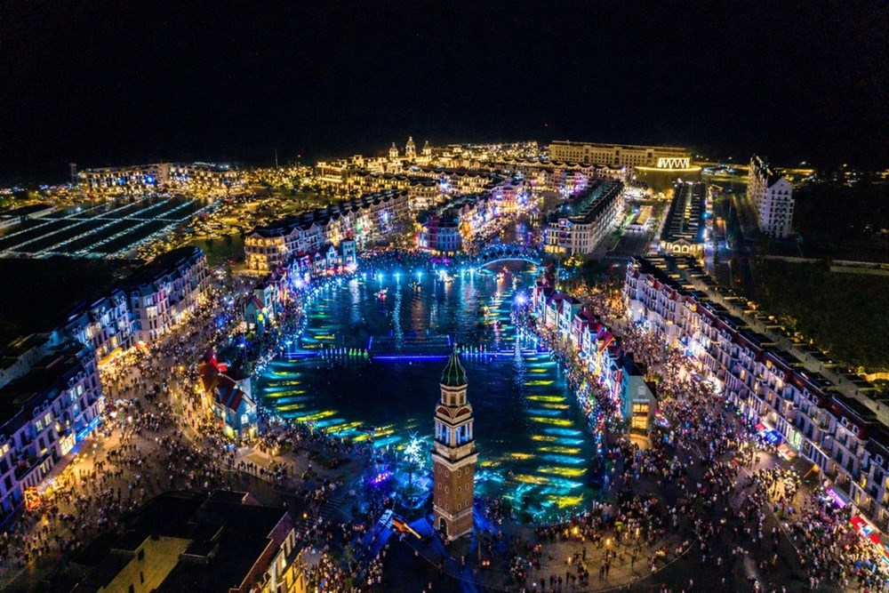 Phú Quốc United Center: Từ “tâm điểm không ngủ” đến “vũ trụ lễ hội” bùng nổ - ảnh 1