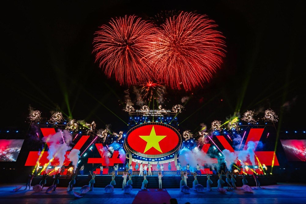 Tùng Dương, Hà Nhi, Lâm Bảo Ngọc góp mặt trong đêm khai mạc Lễ hội Du lịch biển Sầm Sơn 2026 - ảnh 2