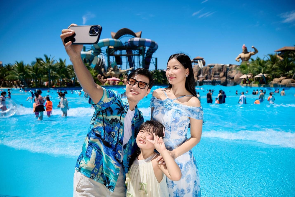 Tùng Dương, Hà Nhi, Lâm Bảo Ngọc góp mặt trong đêm khai mạc Lễ hội Du lịch biển Sầm Sơn 2026 - ảnh 4