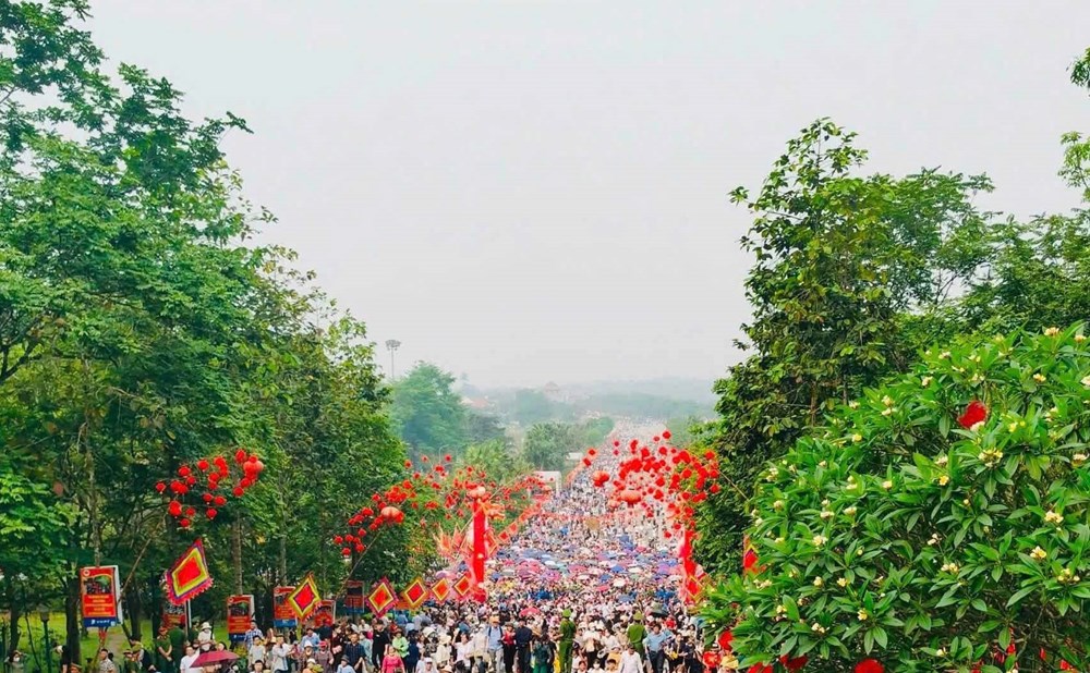 Áp lực “du lịch nén” dịp lễ: quá tải, ùn tắc và giá cả leo thang - ảnh 2