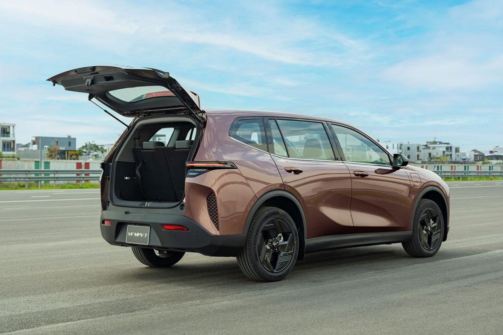 Mua VinFast VF MPV 7 trong tháng 5, nhận đủ “bộ ba” ưu đãi hàng chục triệu đồng - ảnh 2
