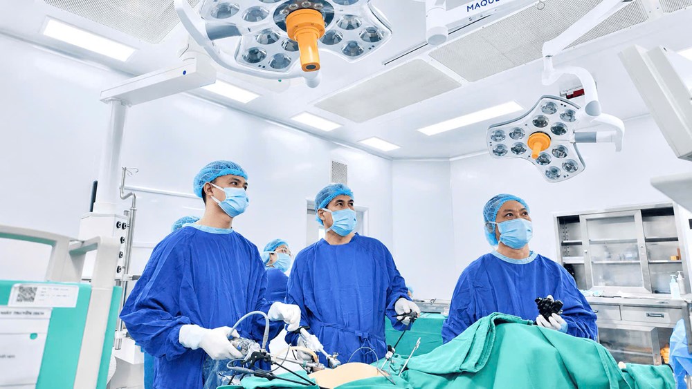 Vinmec Hạ Long cứu nữ bệnh nhân 45 tuổi thoát nguy cơ thủng đại tràng do polyp tái phát phức tạp - ảnh 1