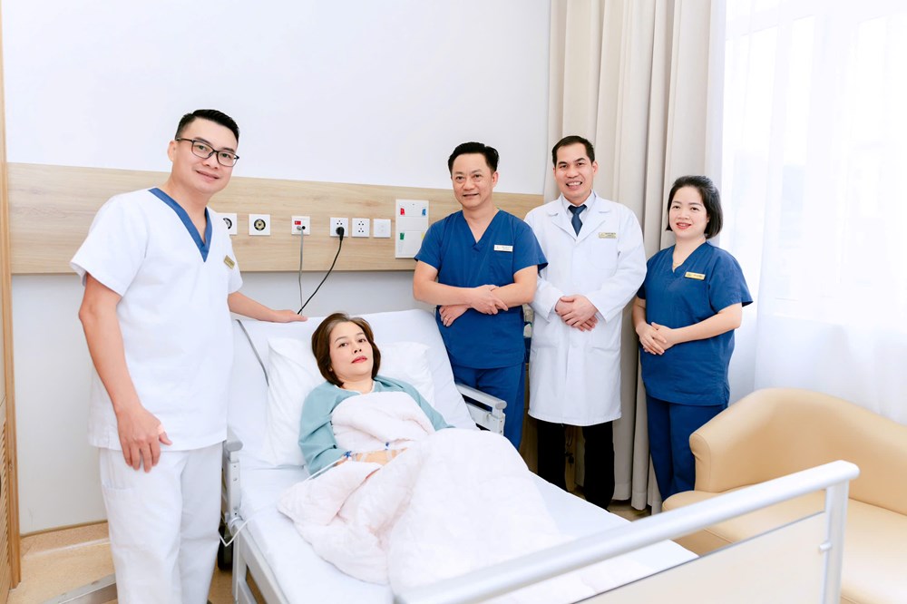 Vinmec Hạ Long cứu nữ bệnh nhân 45 tuổi thoát nguy cơ thủng đại tràng do polyp tái phát phức tạp - ảnh 2