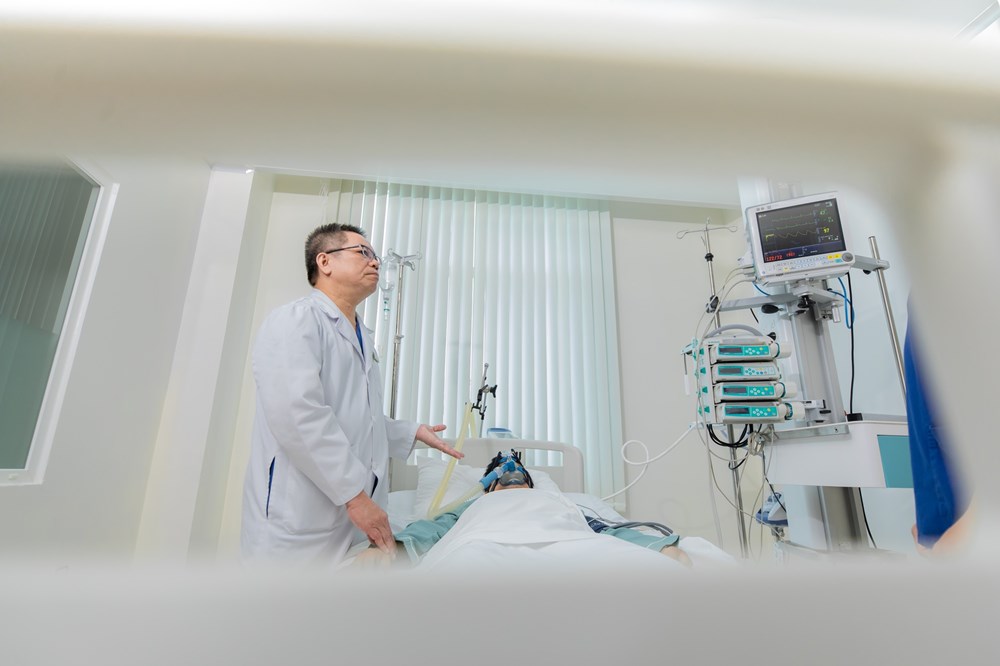Cuộc chiến sinh tử: Hai lần cứu sống nữ bệnh nhân nước ngoài ngay trên bàn can thiệp tại Vinmec Đà Nẵng - ảnh 1