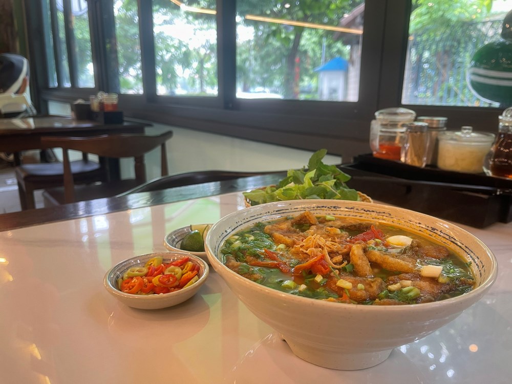 Chi phí sinh hoạt đồng loạt tăng, túi tiền thêm áp lực - ảnh 1
