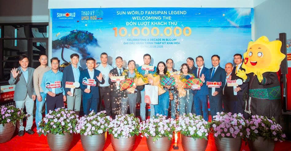 Vị khách thứ 10 triệu tại Fansipan nhận phần quà trị giá hơn 20 triệu đồng - ảnh 5
