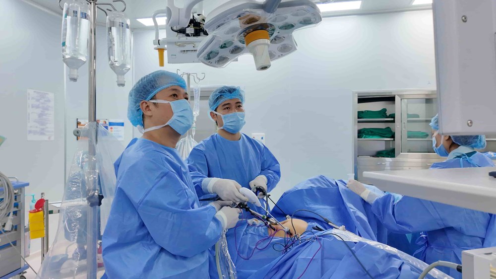 Gỡ “nút thắt” hai bệnh lý dai dẳng cho người phụ nữ bị sa đa tạng chậu phức tạp - ảnh 1