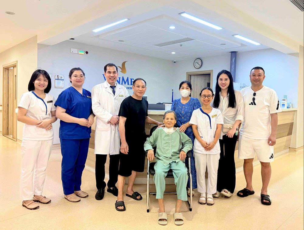 Vinmec Hạ Long giải cứu cụ bà 88 tuổi bị khối u giáp khổng lồ chèn ép đường thở suốt 18 năm - ảnh 3