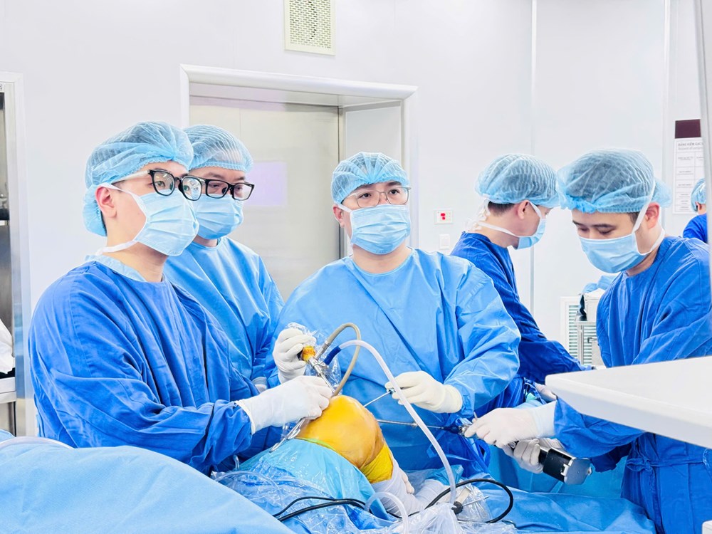 Vinmec Hải Phòng “giải cứu” khớp gối lỏng lẻo cho người phụ nữ bằng gân tự thân - ảnh 1