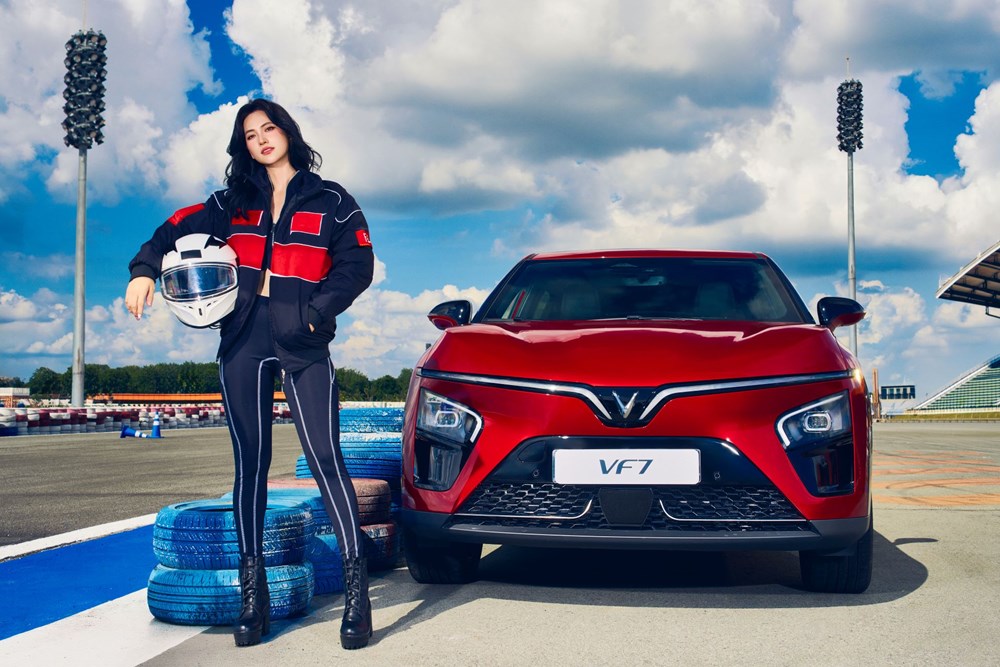 VinFast VF 7: Mẫu xe đúng “gu” công nghệ của người dùng trẻ - ảnh 2