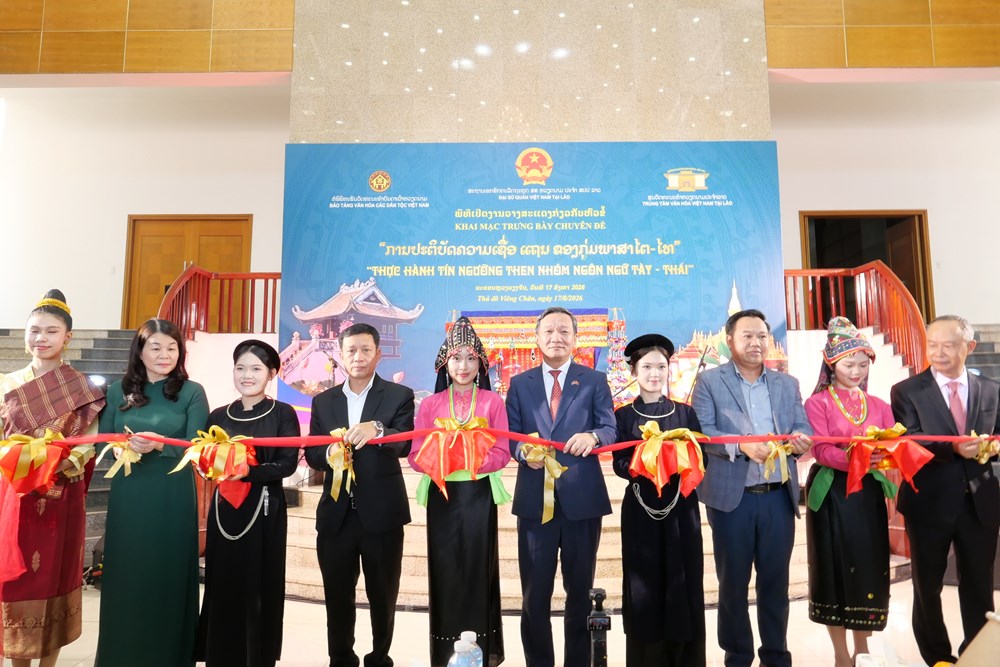 Trưng bày chuyên đề “Thực hành tín ngưỡng Then nhóm ngôn ngữ Tày - Thái” tại Trung tâm Văn hóa Việt Nam, Thủ đô Viêng Chăn, Lào      - ảnh 1