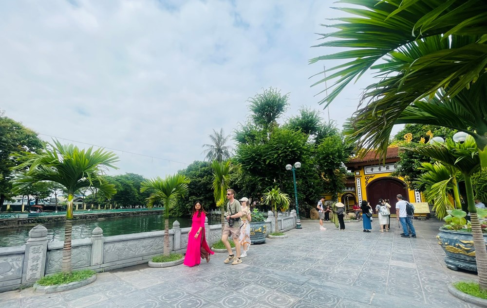 Nghỉ lễ 2.9: Vì sao nhiều điểm đến quen thuộc chưa quá tải? - ảnh 1