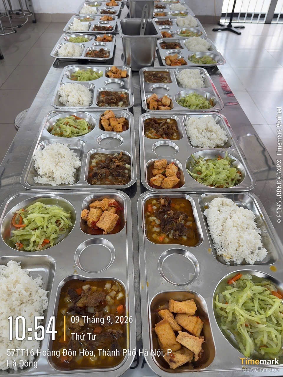 Nỗi niềm... suất ăn bán trú - ảnh 1
