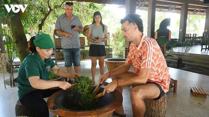 Chuyến tàu đưa văn hoá đến gần - ảnh 2