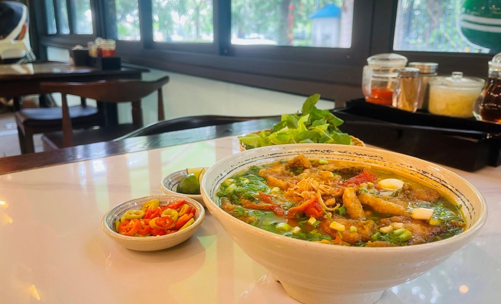Đi ăn ở quán nổi tiếng, đừng bỏ qua những dấu hiệu này - ảnh 1