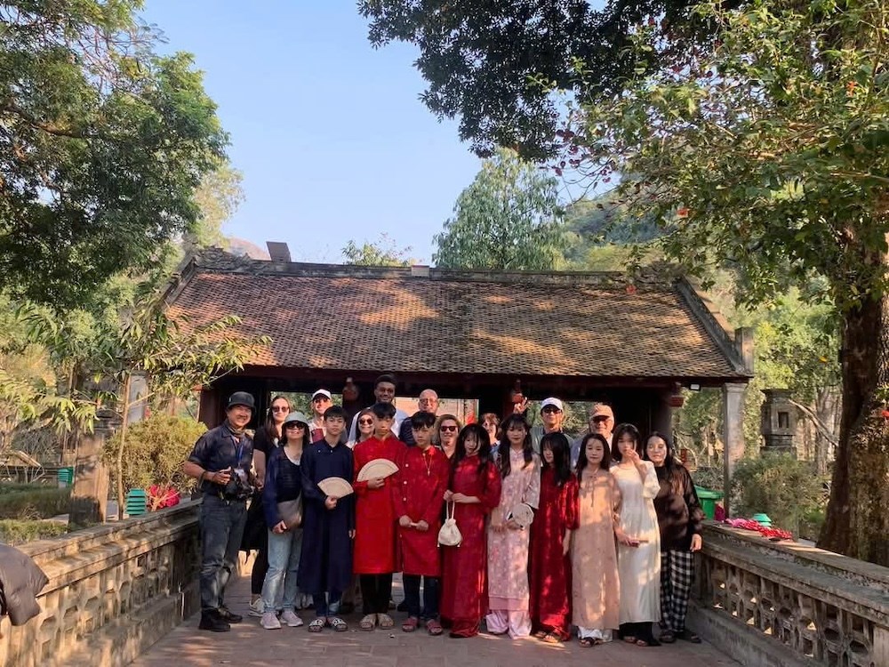 “Tour ngoại” đông khách dịp Tết, vì sao? - ảnh 1