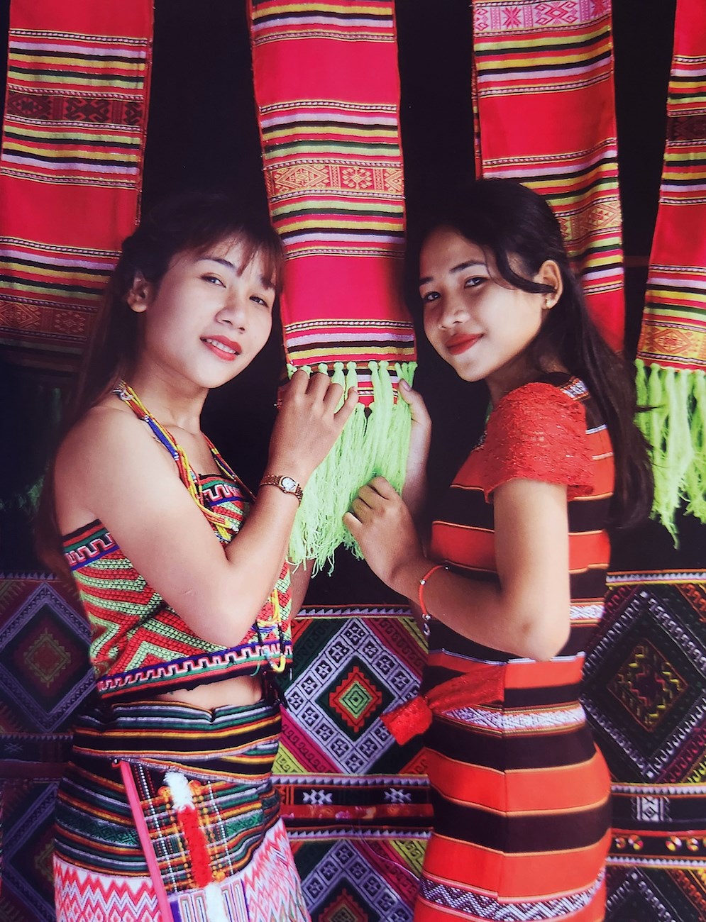 Đưa dệt thổ cẩm vào thời trang đương đại - ảnh 2